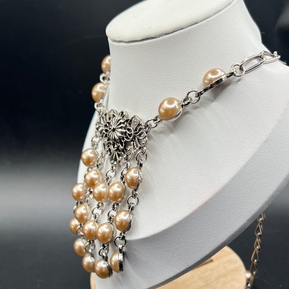 Vintage Dangling faux Pearl Necklace - Picture 4 of 7
